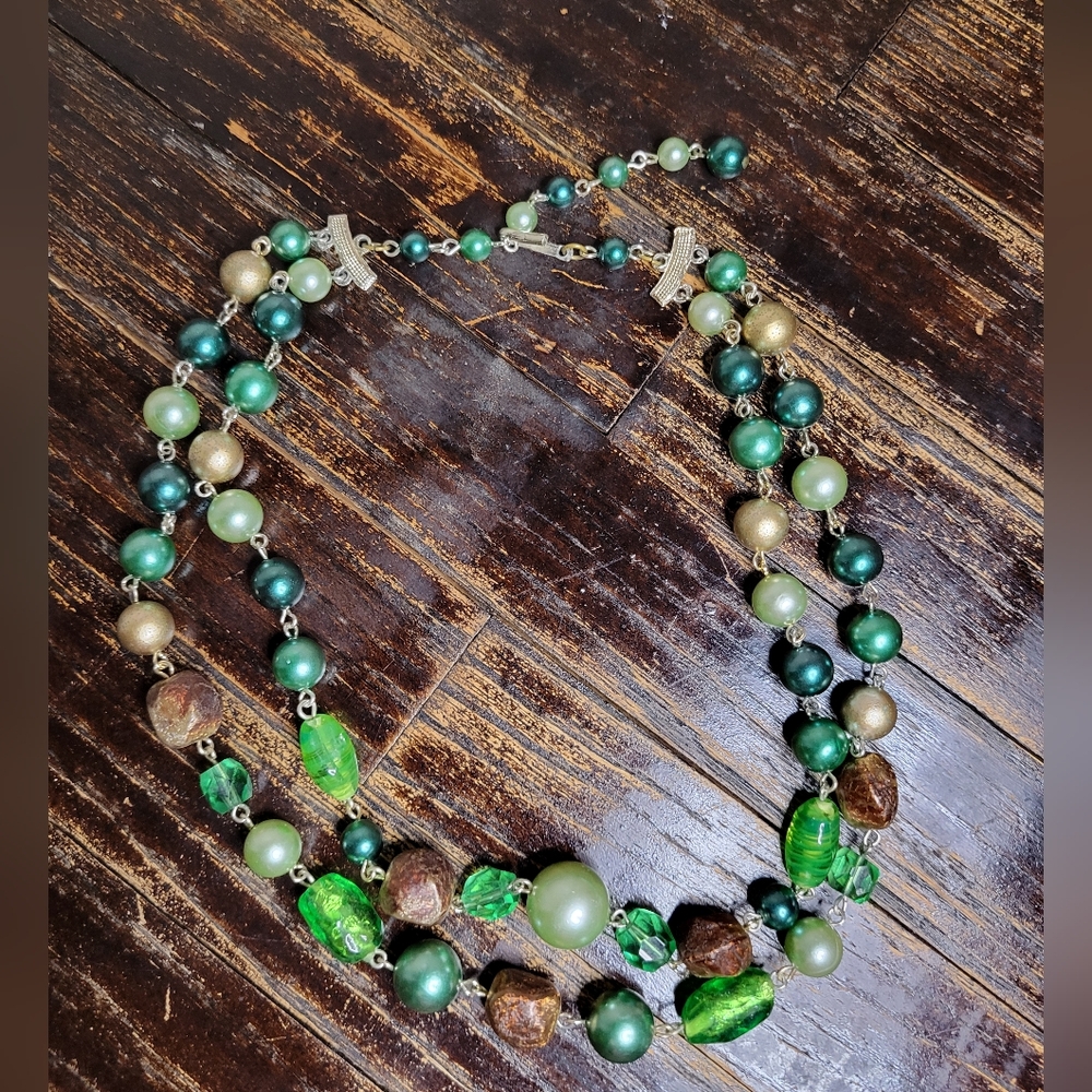 vintage style green necklace